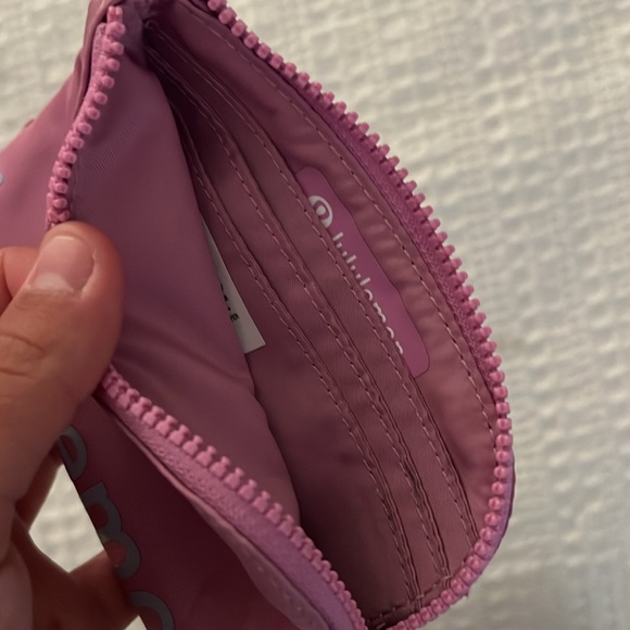 ✌🏼Dahlia Mauve Lululemon Clippable Card Pouch!✌🏼 - Picture 7 of 7